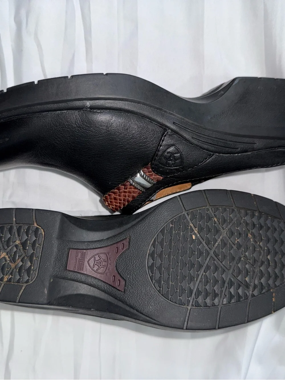 Ariat Black Leather Clogs Women’s 9 Slip-On with Brown Accent
